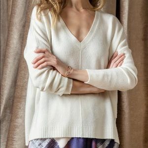 Lilla P Cashmere V-Neck Sweater Cream Size Small *NWT*